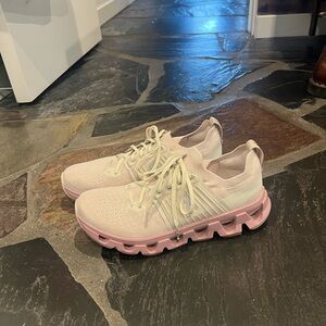 On Running Women’s Sneakers in Cream and Pink